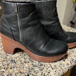 B.O.C Blakelynn Platform Wedge Zip Ankle Booties